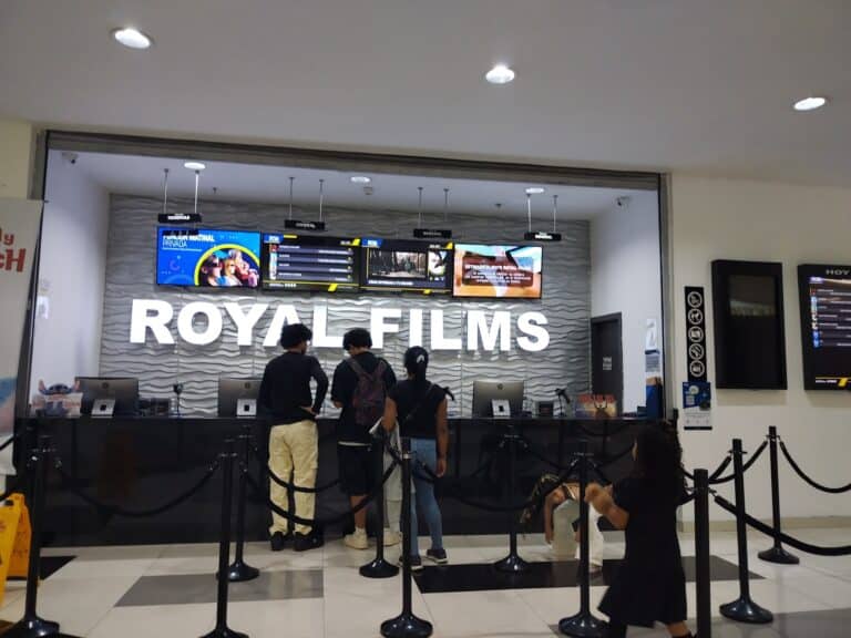 Cinemas Royal Films 8211 Plaza Arrayanes 4