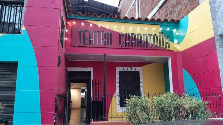 The colorful facade of the Caratóña Theater in Bogotá, featuring vibrant murals and decorative lighting, is ideal for cultural events and theater in the city.