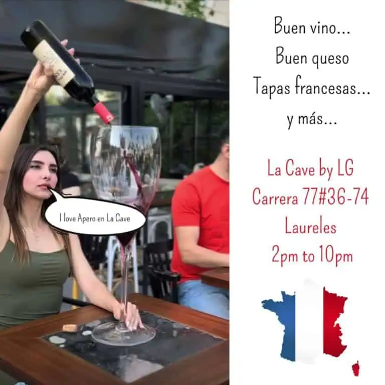 Boissons et nourriture à l'événement La Cave à Laureles, avec vins, fromages et tapas françaises dans un cadre convivial et élégant à Medellín. Idéal pour les amateurs de vin et de cuisine européenne.