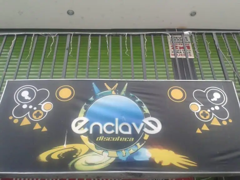 Enclav 夜总会活动横幅，设计充满活力，色彩醒目，是活动和派对宣传的理想之选，突出了品牌及其充满乐趣和活力的氛围。