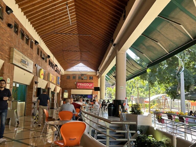 Mall Laureles 4