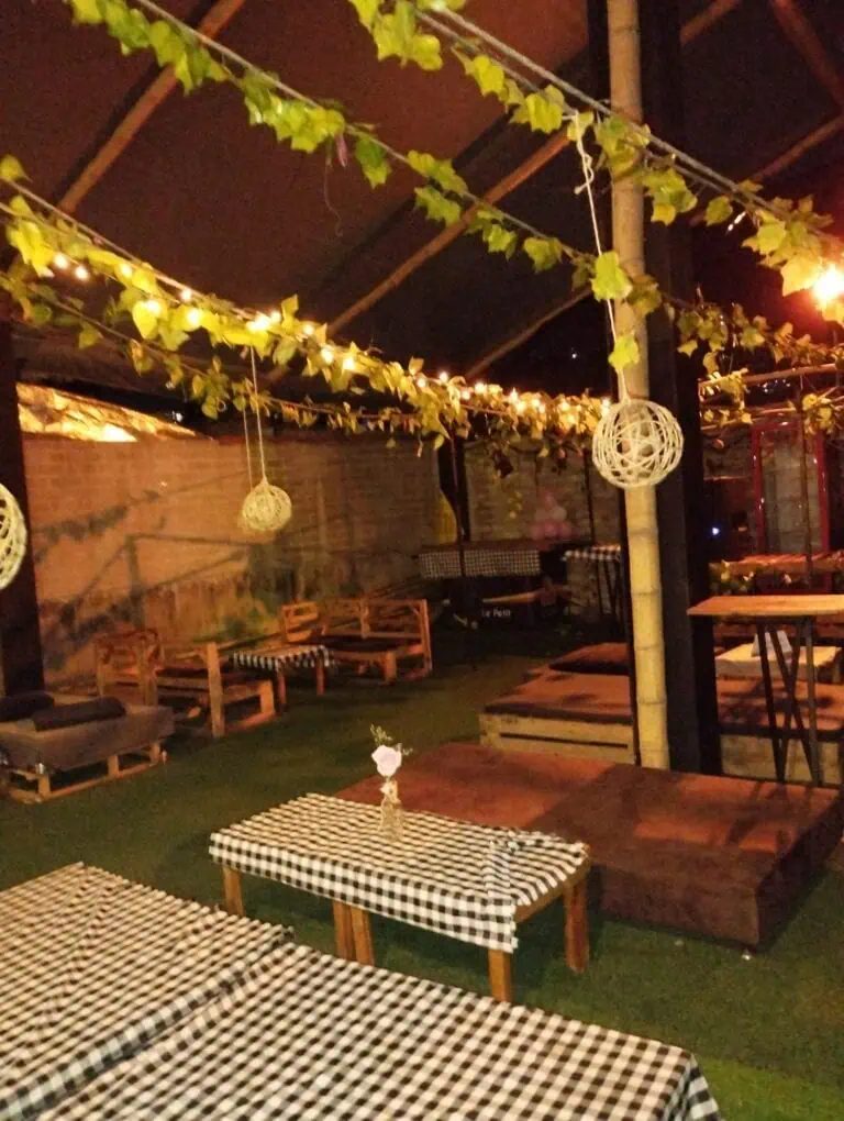 Eventario活动装饰、户外照明、舒适的户外氛围、灯光和乡村家具装饰、举办庆祝活动和活动的理想场所、哥伦比亚活动服务平台。