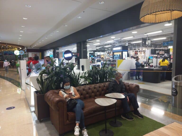 Viva Laureles Centro Comercial 4