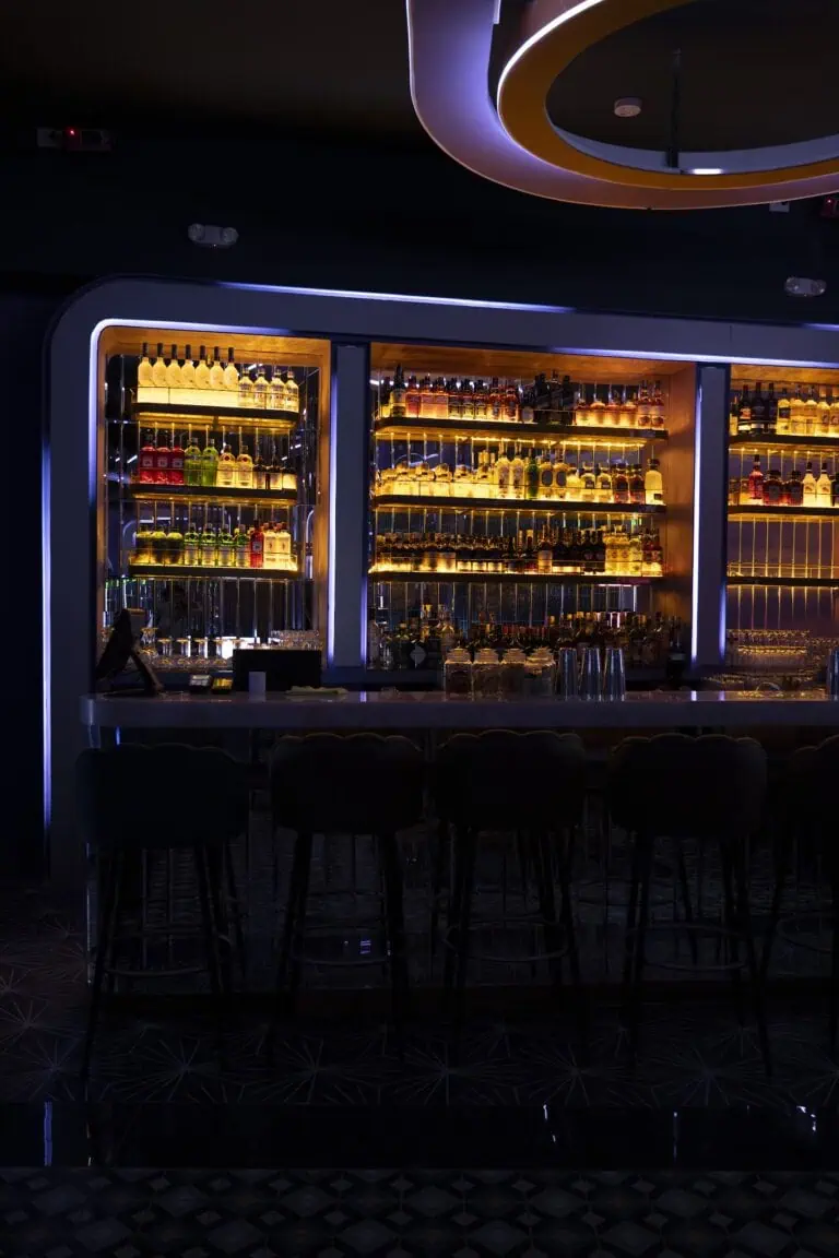 1811 Rooftop Amp 鸡尾酒吧 1