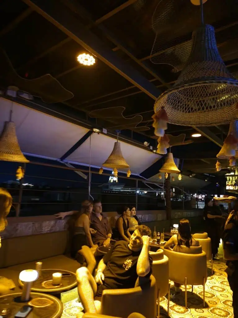 1811 Rooftop Amp Cocktail Bar 4