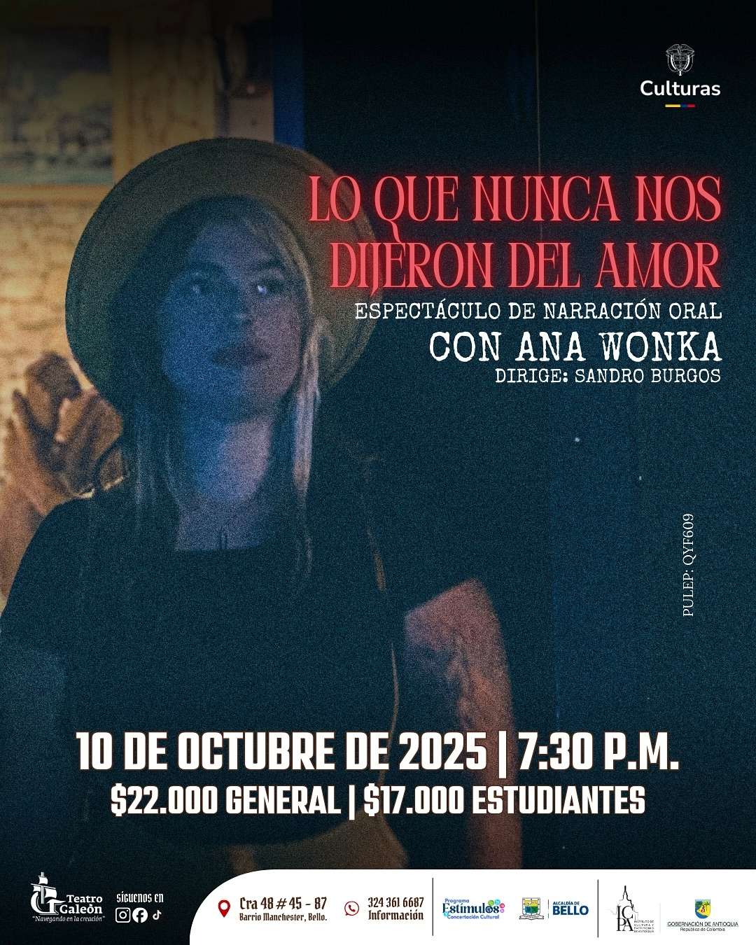 Persona con sombrero participando en evento cultural en interior, promoción de espectáculo teatral "Lo que nunca nos dijeron del amor" en Bello, Antioquia.