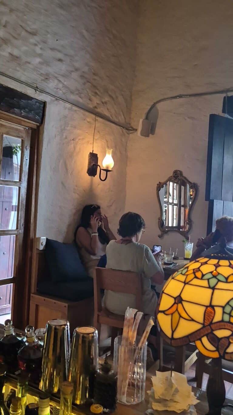 El Beso Bar Restaurant 2