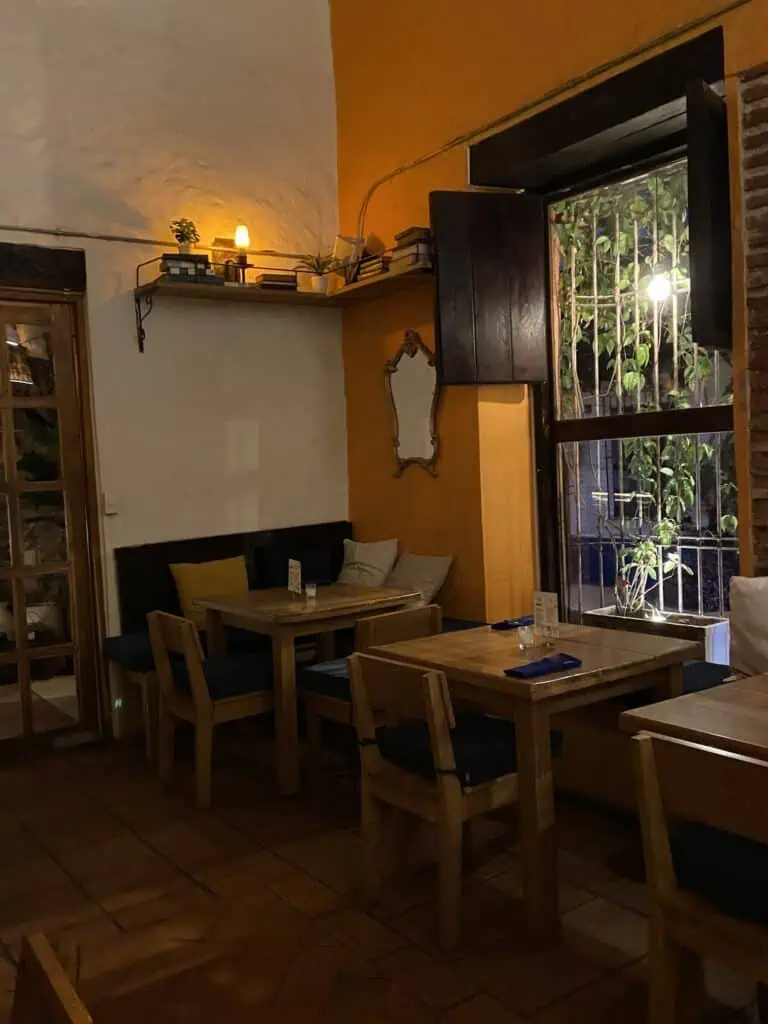 El Beso Bar Restaurant 3