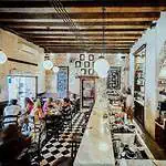 Propriétaire Epoca Cafe Bar 1