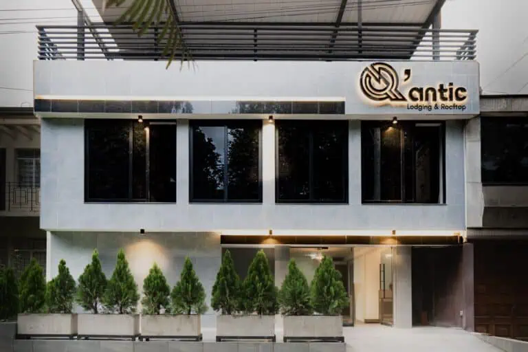 业主 Qantic Lodging Amp Rooftop 8211 Hostal Y Restauran 1