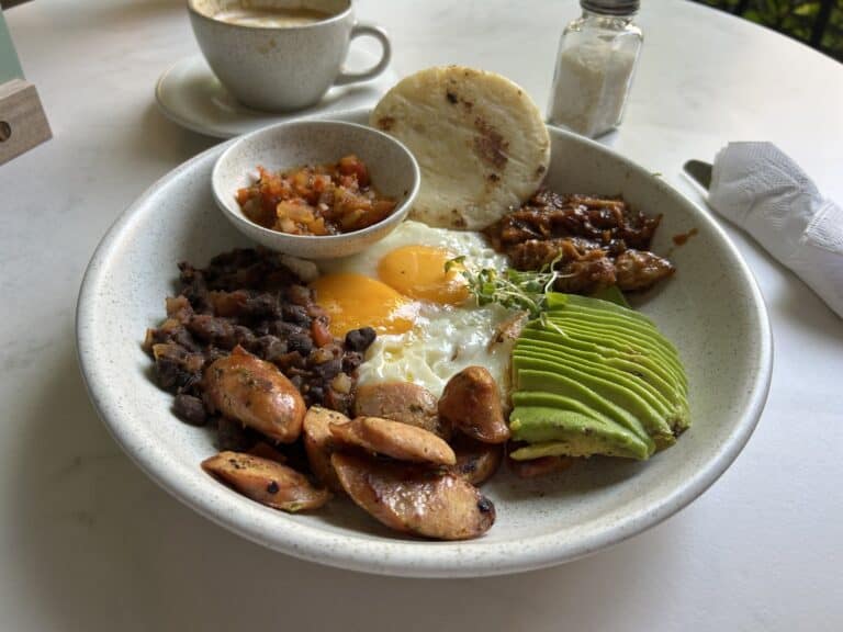 Satio Cafe Bar En Manila 4