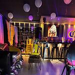 Owner La Oficina Bar Show 777 1