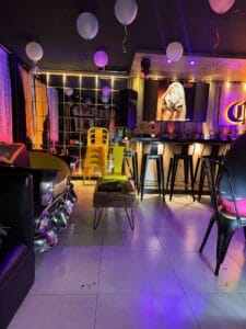 Owner La Oficina Bar Show 777 1