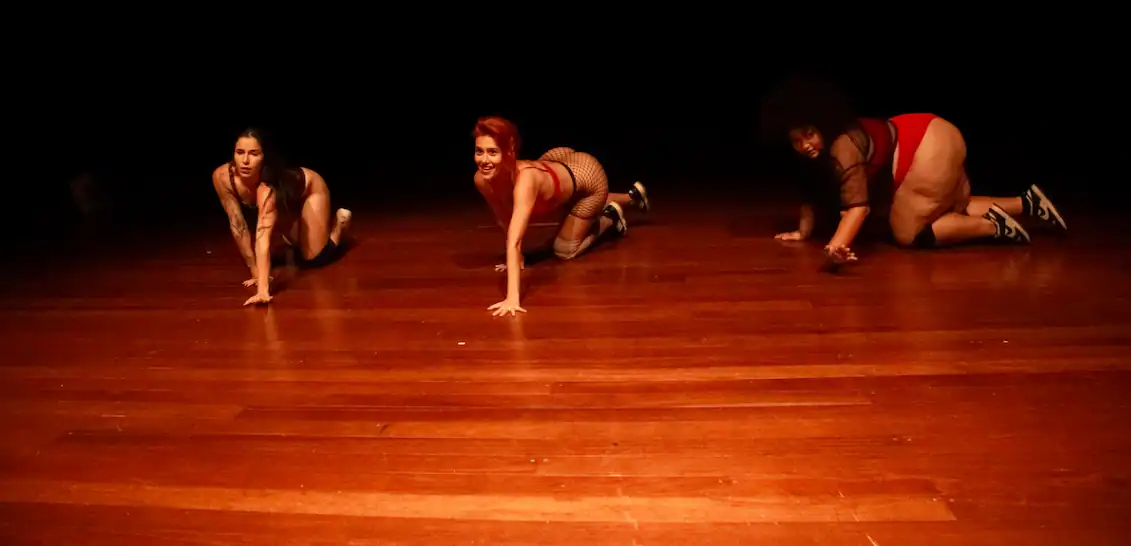 Danza Grupo Tres Em Cena De Brasil Llega A Medellin