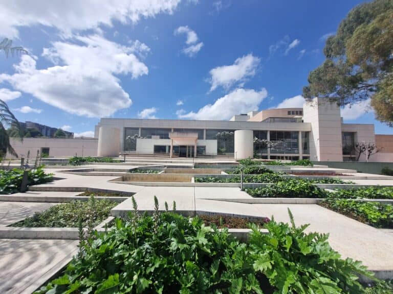 Biblioteca Julio Mario Santo Domingo 1