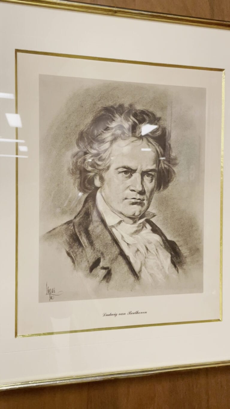 Biblioteca Luis Angel Arango Del Banco De La Repub 2