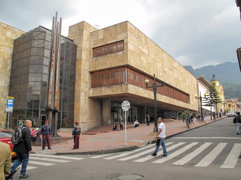 Biblioteca Luis Angel Arango Del Banco De La Repub 3