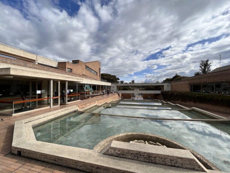 Biblioteca Publica Virgilio Barco 3