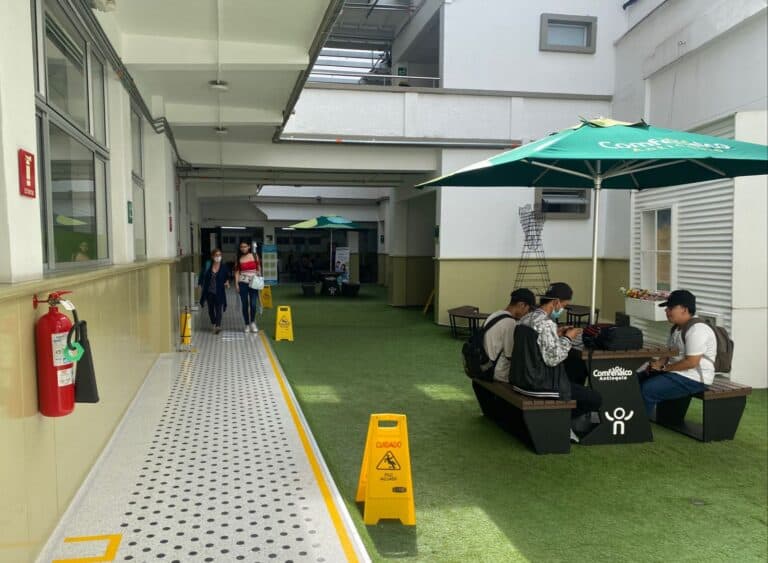 Institucion Educativa Comfenalco Girardot 1