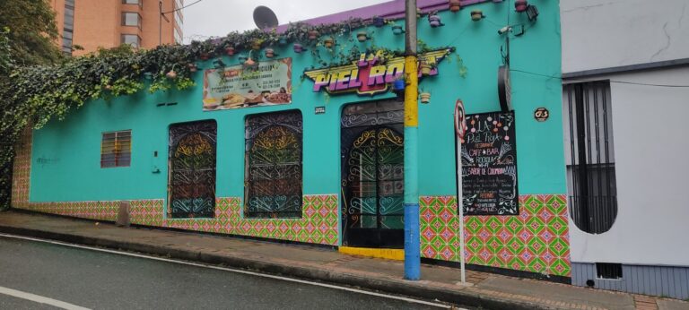 La Piel Roja Bebedero Comedero Y Rockola 1