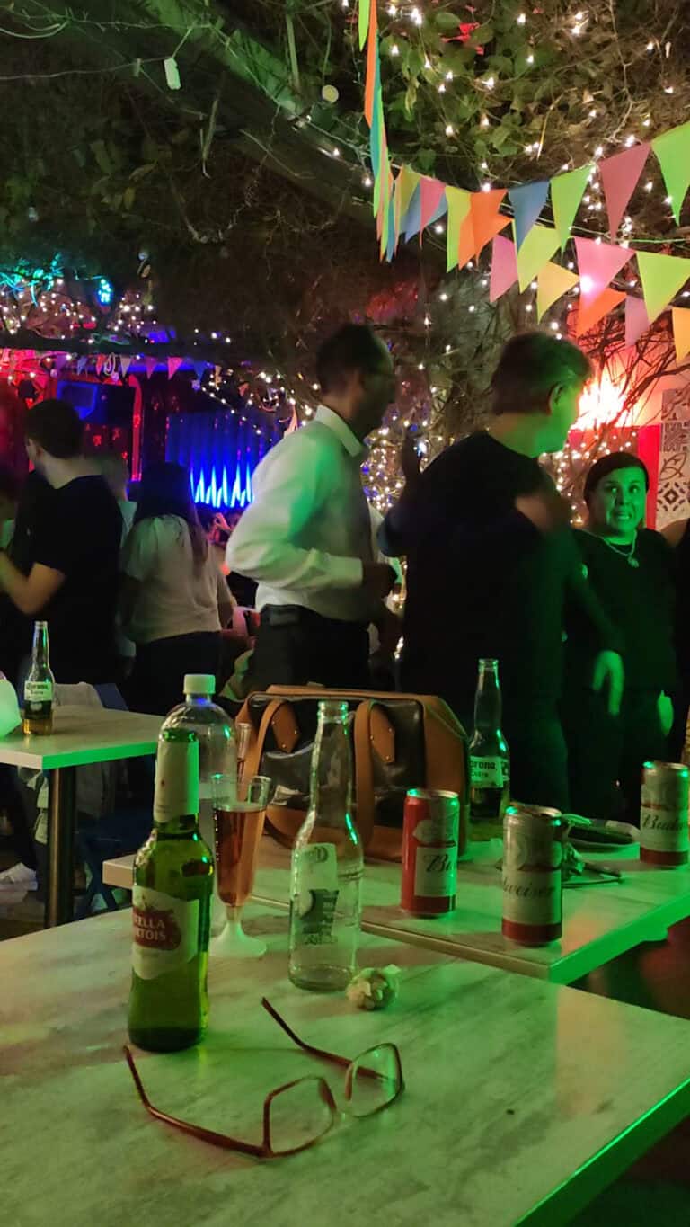 La Piel Roja Bebedero Comedero Y Rockola 2