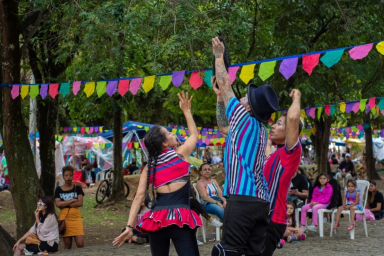 Bazar De Artistas Y Creativos 7