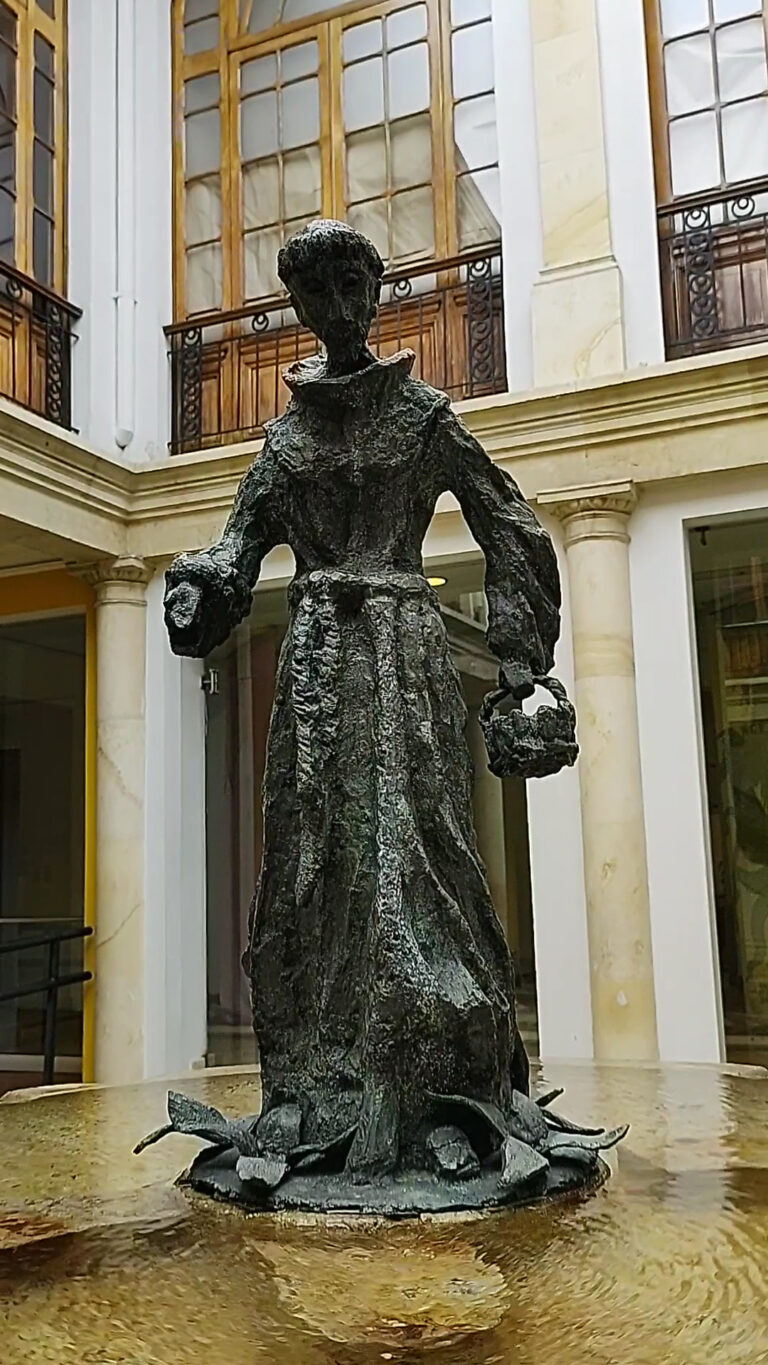 Casa Republicana De La Biblioteca Luis Angel Arang 2