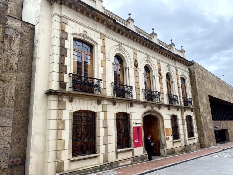 Casa Republicana De La Biblioteca Luis Angel Arang 3