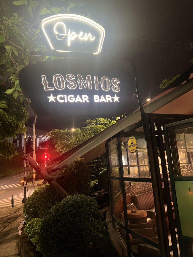 Losmios Cigar Bar 1
