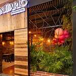 Restaurante El Santuario - Ambiente acogedor y moderno en un entorno natural.