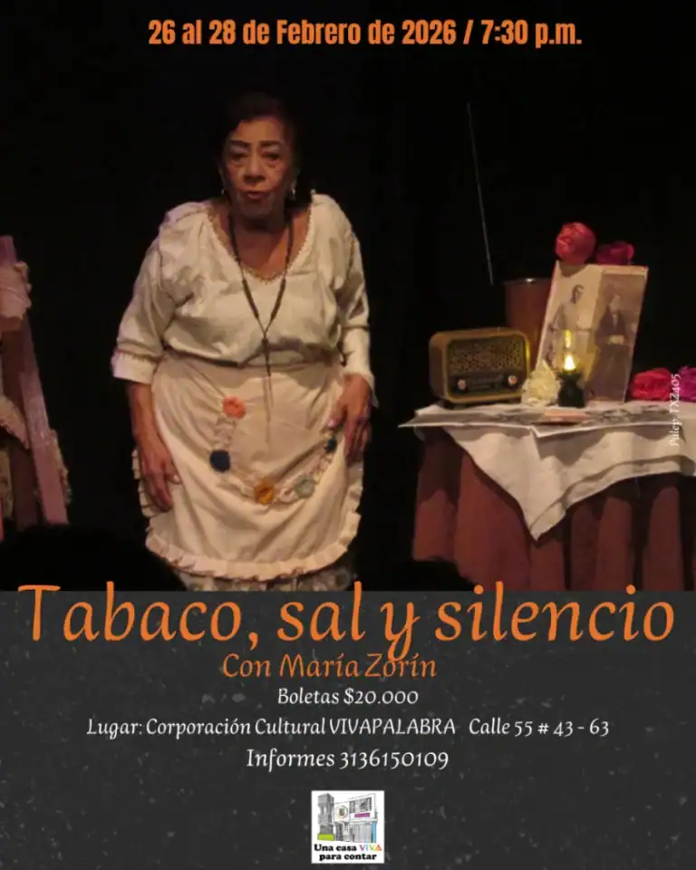 Imagen de María Zorín en una presentación teatral titulada "Tabaco, sal y silencio", con elementos escénicos y decorativos relacionados con el tema del evento cultural.