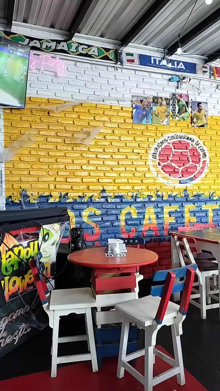 Tarjeta Roja en Santa Marta para eventos deportivos y celebraciones. Decoración temática con colores vibrantes y detalles relacionados con el fútbol y la pasión deportiva.