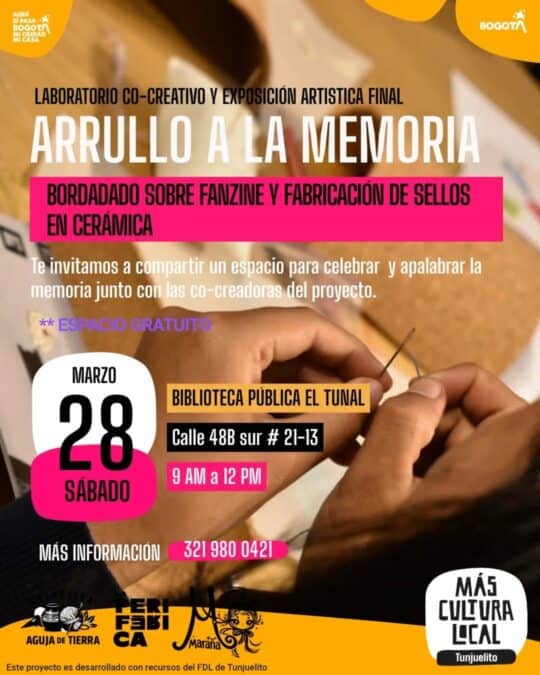 Técnica de bordado en fanzine y fabricación de sellos en cerámica en evento artístico en Bogotá.
