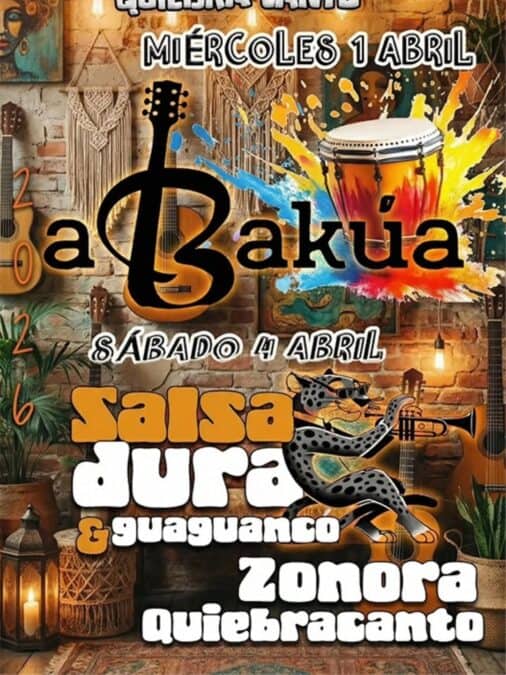 Evento musical en la Casa de la Cultura con instrumentos tradicionales, incluyendo guitarra, tambor y maracas, en un ambiente cultural y festivo.