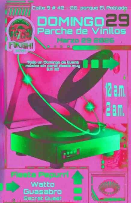 Disco de vinilos en el evento Domingo Parcheee de Vinilos en El Poblado, Medellín, con música en vivo y ambiente festivo.