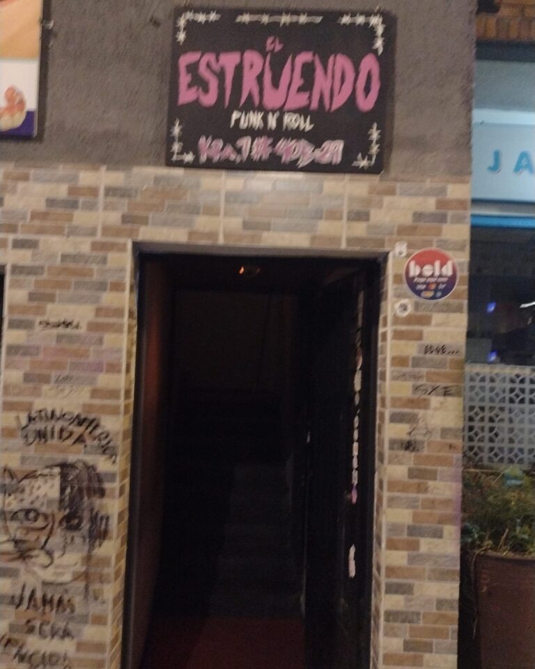 El Estruendo Punk N8217 Roll Bar 1