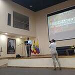 Semana Científica Universidad del Sinú - Sede Santillana, evento académico con presentaciones y actividades sobre desarrollo sostenible y ciencia, en un auditorio moderno.