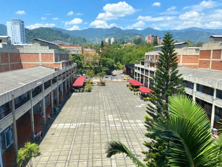 Plazoleta Nueva Villa de Aburrá4