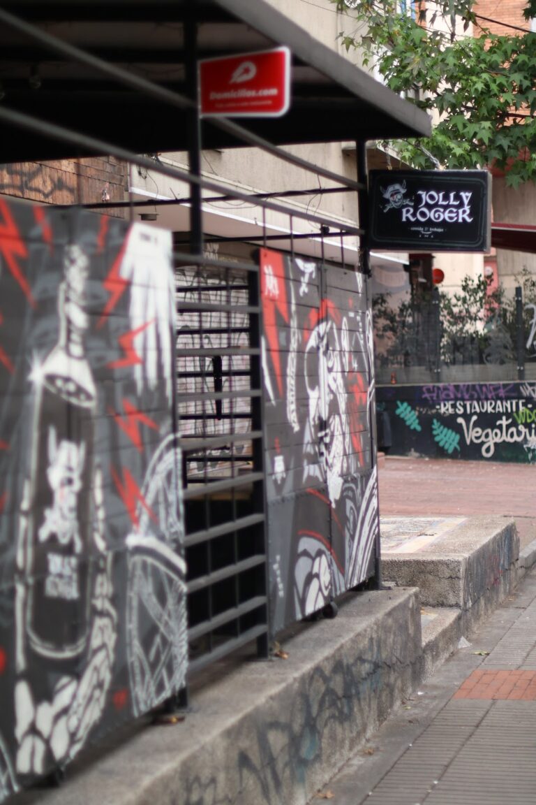 JOLLY ROGER COMIDA Y BREBAJES - Image 01