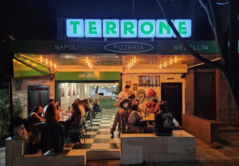 TERRONE Pizzería Napolitana - Image 01