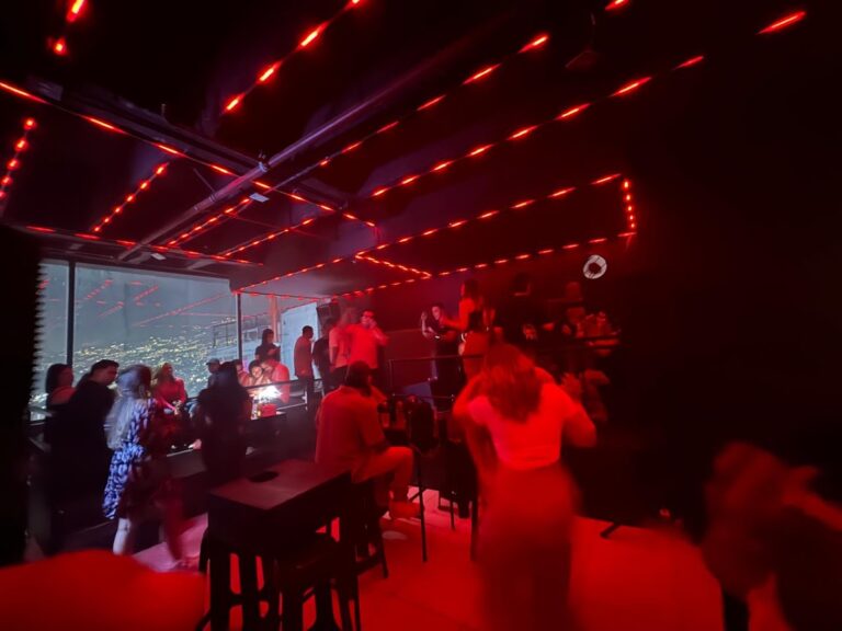 Tsunami Night Club - Image 01