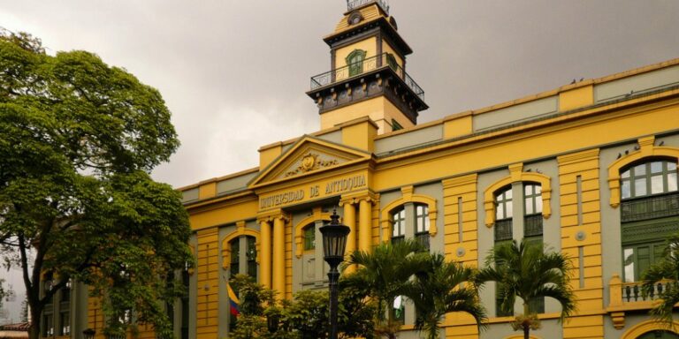 Edificio Paraninfo Universidad de Antioquia - Image 01