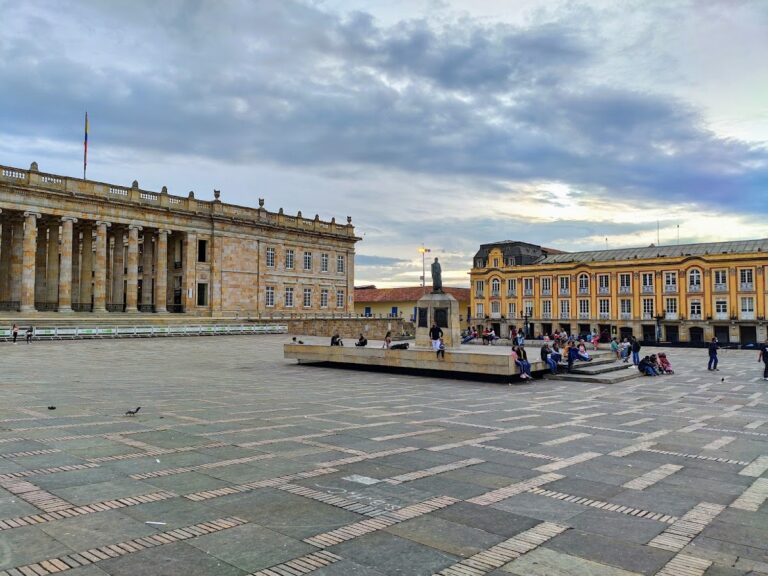 Plaza de Bolívar - Image 02