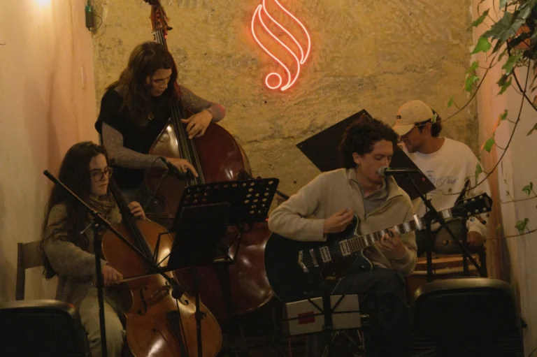 Reguerorio Ona Gabriunas Caciopea En Ruinas En Concierto 1