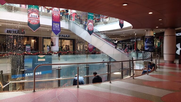 Centro Comercial Titán Plaza - Image 01