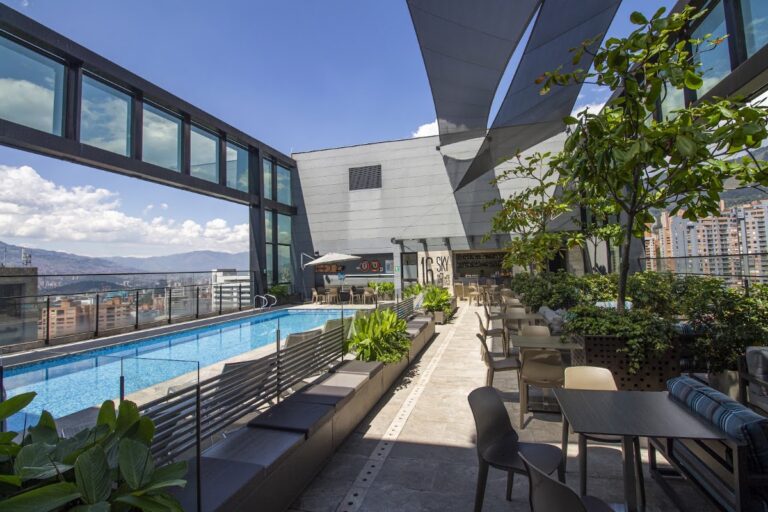 ESTELAR Square Hotel - Image 01
