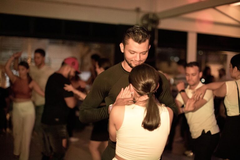 Siémbrala Tanzakademie – Intensivkurse Salsa Medellín – Bild 03