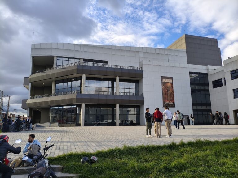 Centro Cultural Bacatá - Image 01