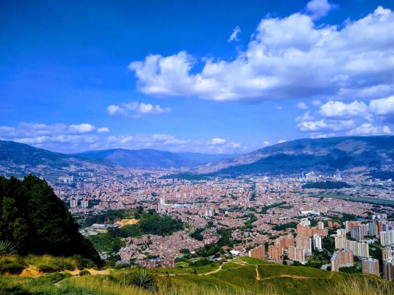 Cerro de las Tres Cruces Medellín - Image 01