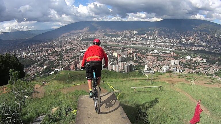 Cerro de las Tres Cruces Medellín - Image 04